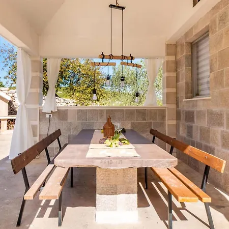 Holiday home Stunning In Lokvicici With Jacuzzi